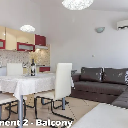 アパート Juric ヴルサル