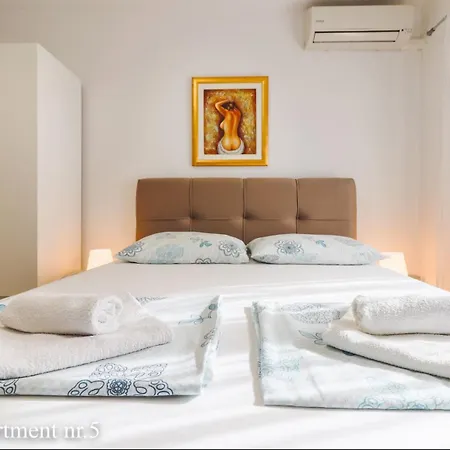 アパート Juric ヴルサル